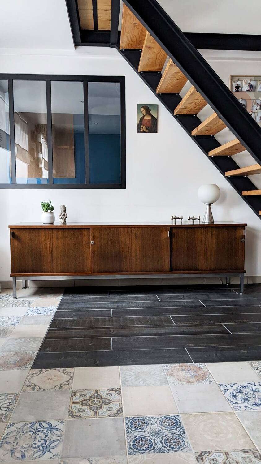Airborne Midcentury Enfilade