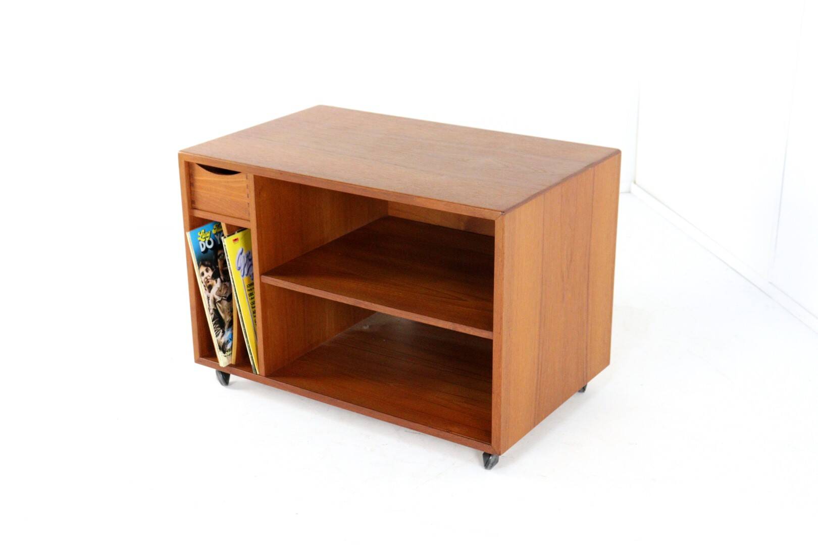 Vintage Dyrlund teak audio cabinet 'Glämmel'