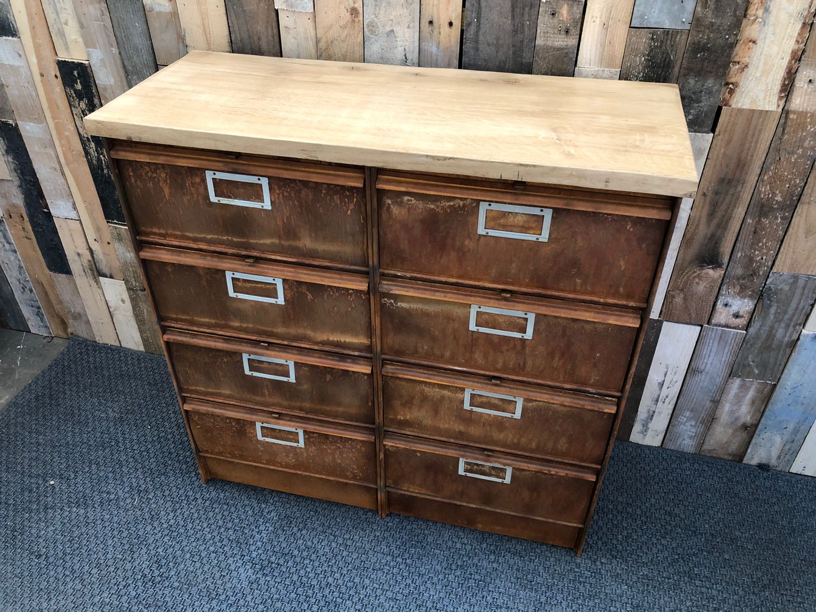 Meuble industriel à clapets chaussures Roneo effet rouillé