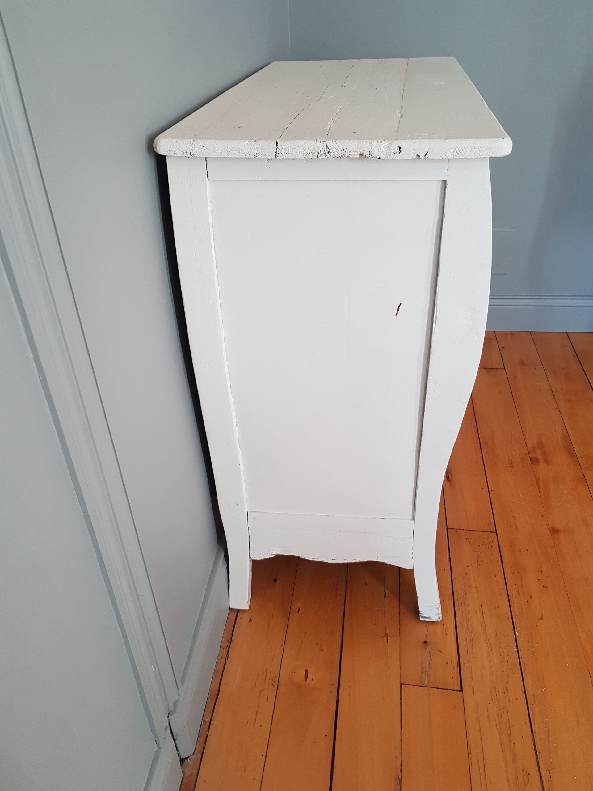 White chest of drawers 3 drawers