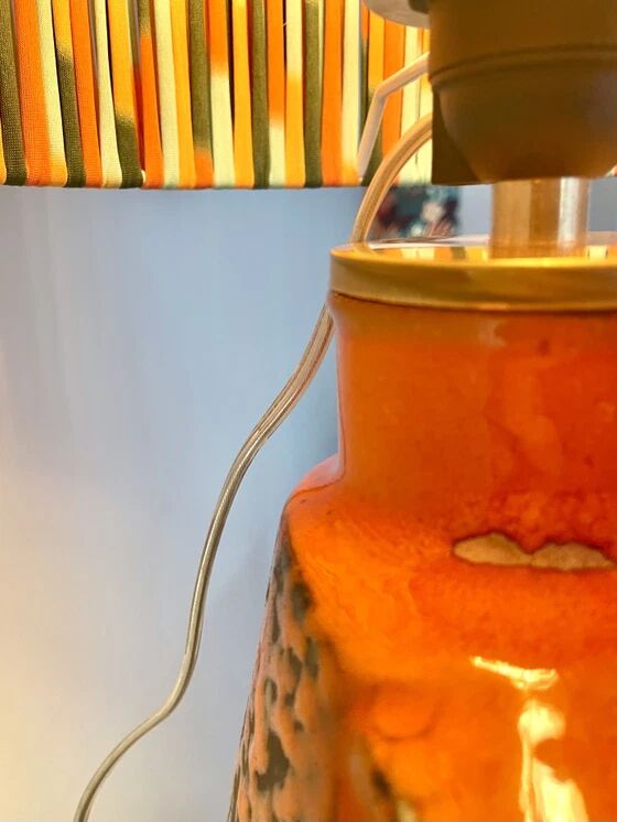 70s Fat Lava lamp with Pop Art shade