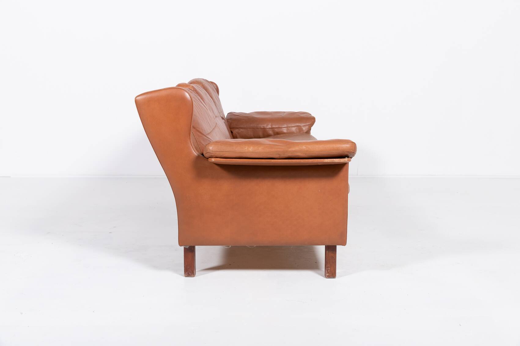 Canapé Wing en cuir cognac moderne danois des années 1970