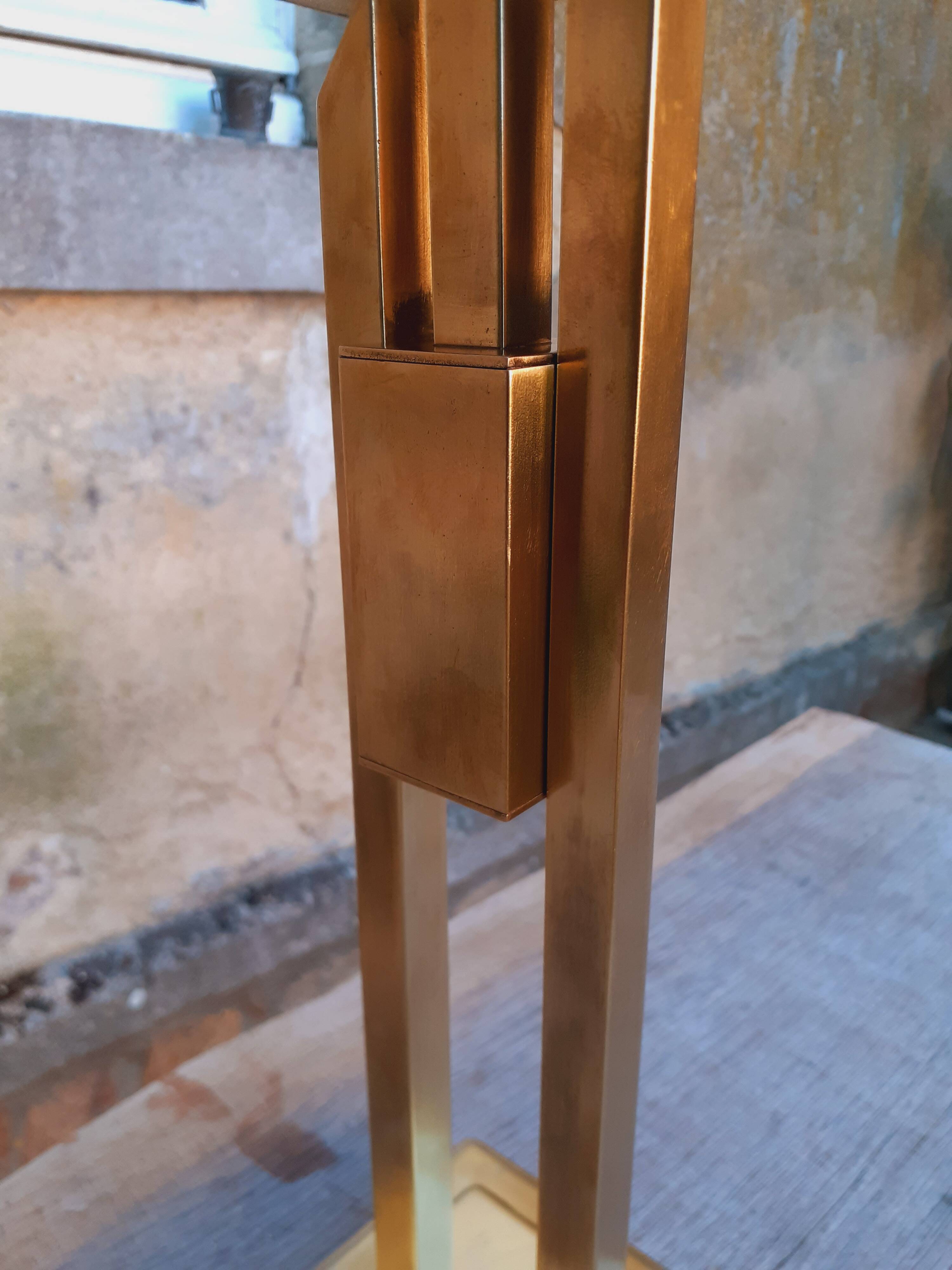 Lampe à poser dite " Gratte-ciel" en laiton année 70