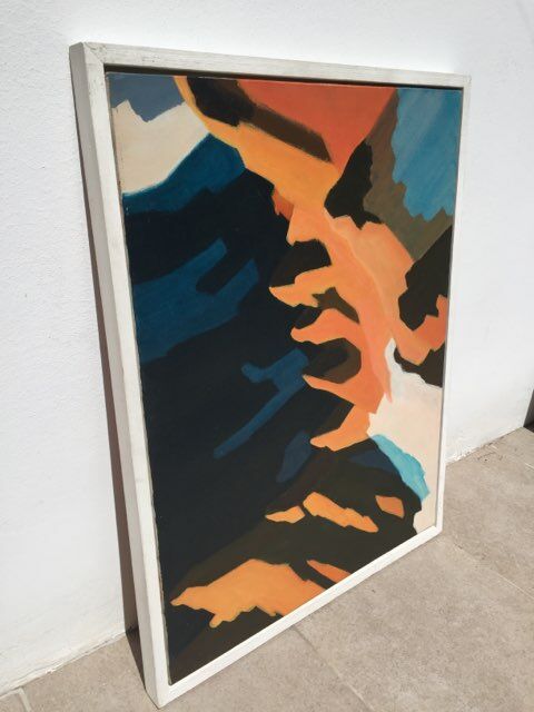 Table in orange and blue tones