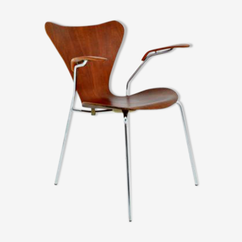 Chaise série 7 avec accoudoirs Arne Jacobsen édition Friz Hansen de 1977