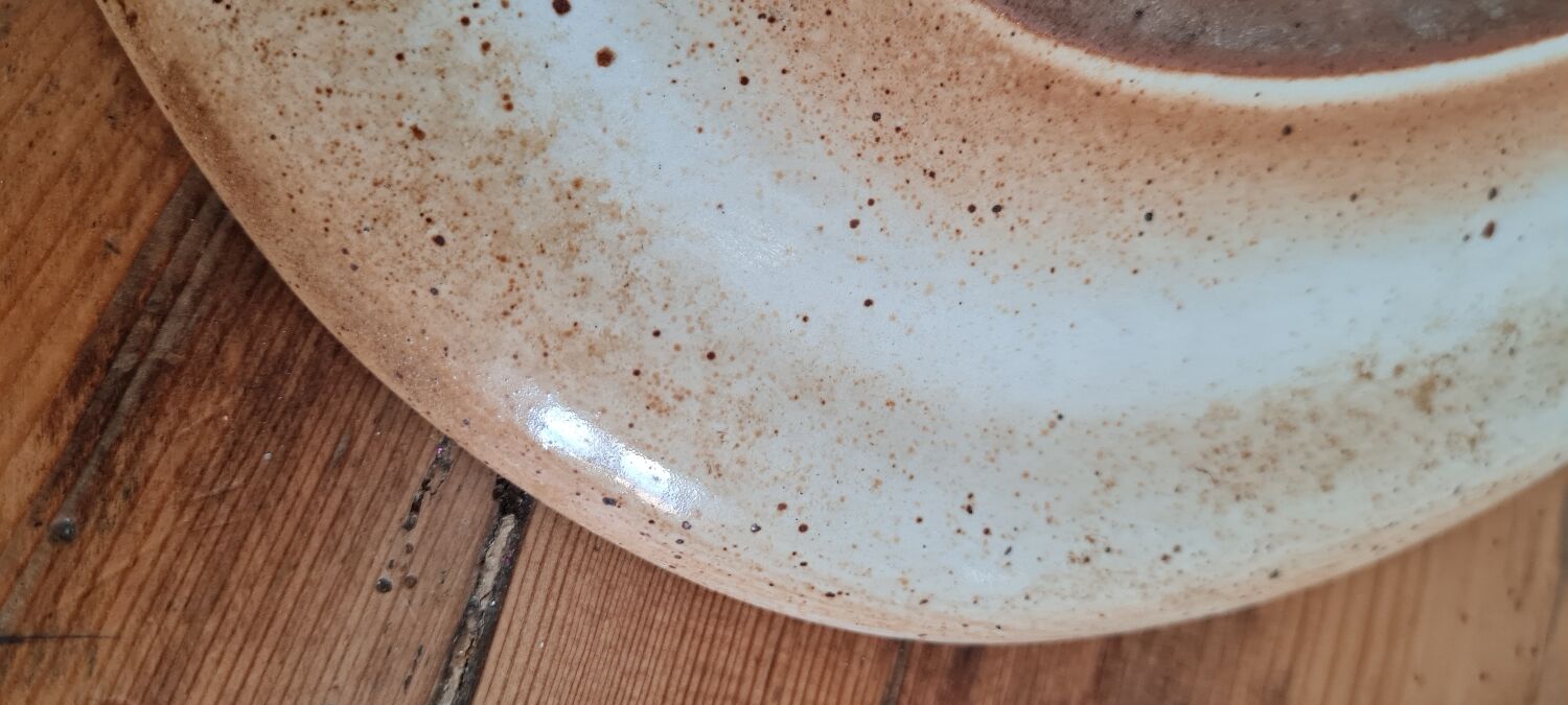 Serving dish in Marais sandstone