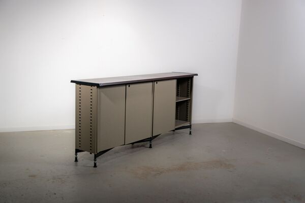 Buffet de la série Spazio par le Studio BBPR pour Olivetti, vers 1960.