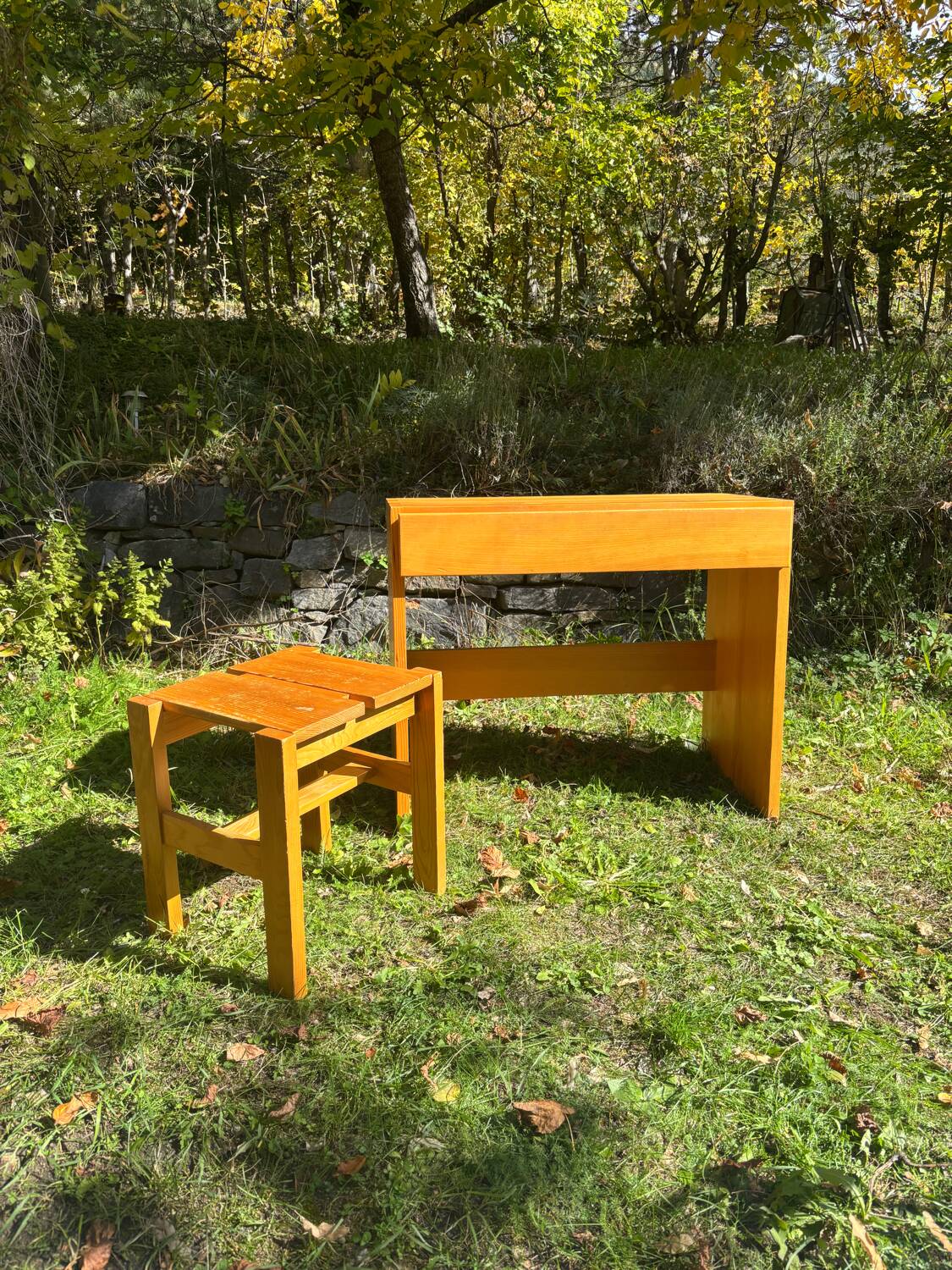 Perriand Regain desk and stool