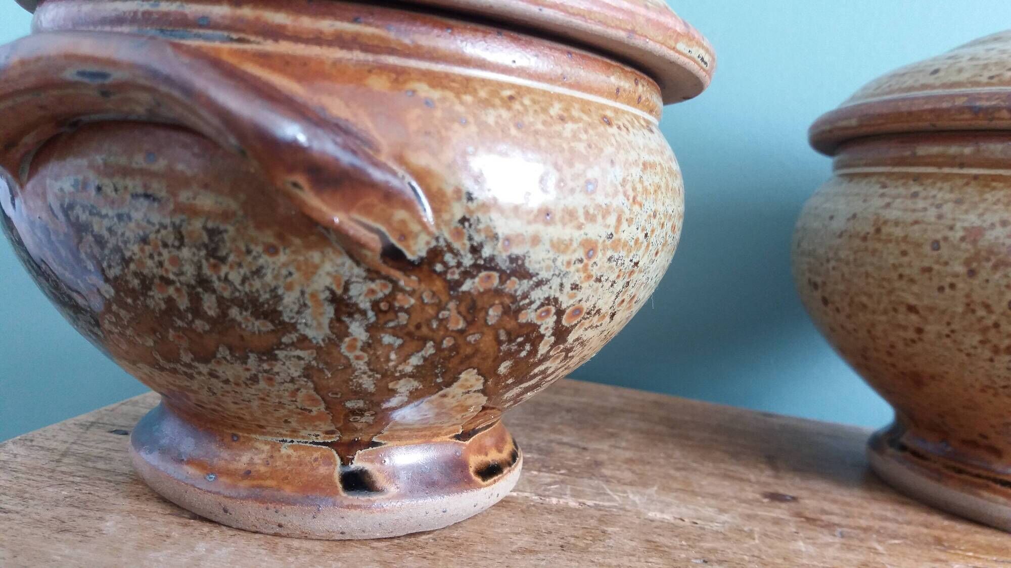 Soup bowls covered signed by Jean-Pierre Prud’homme in Puisaye stoneware.