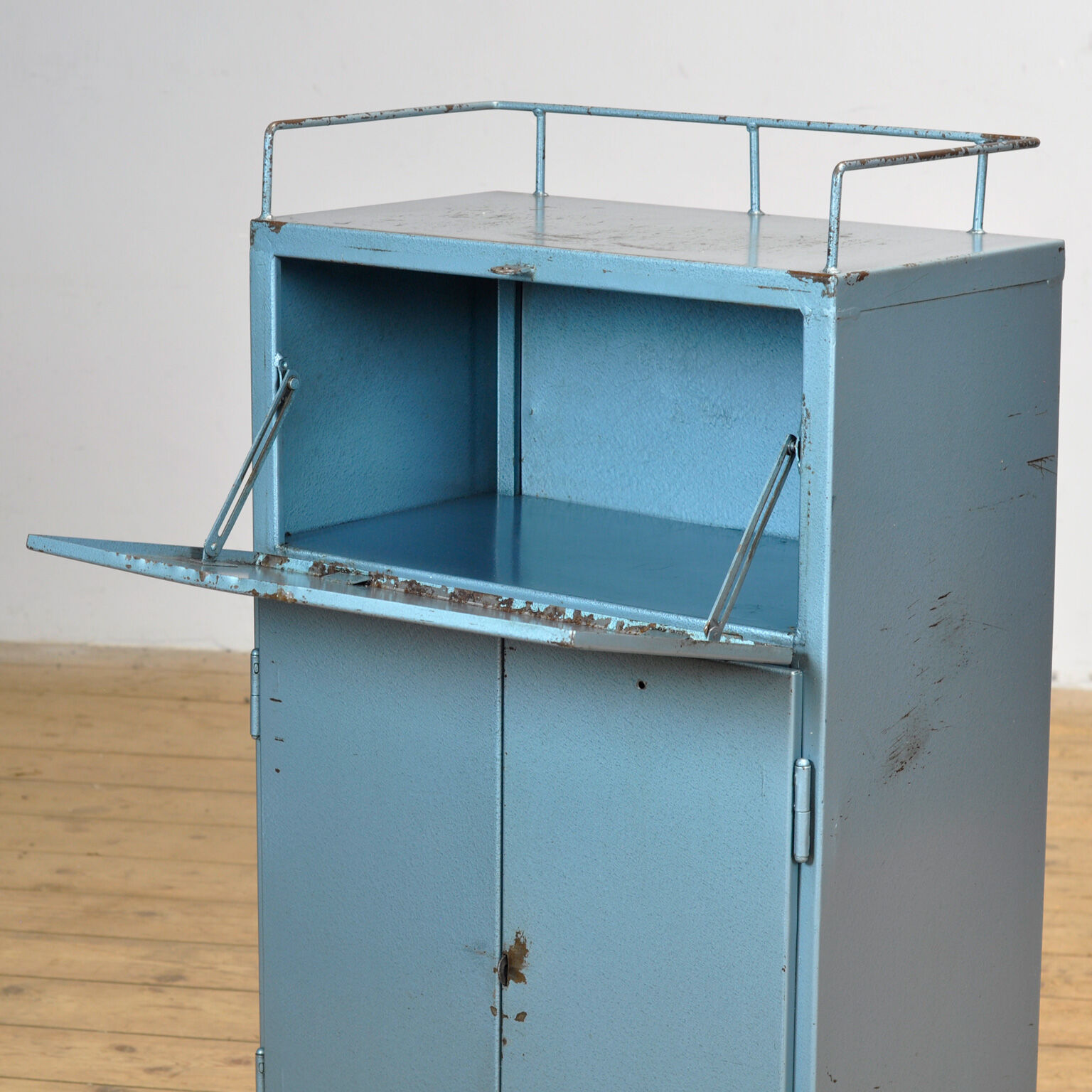 Industrial four-drawer cabinet from the 1970s