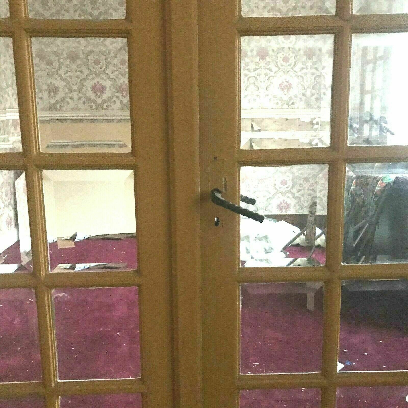 Double separation doors 20th century bevelled tiles