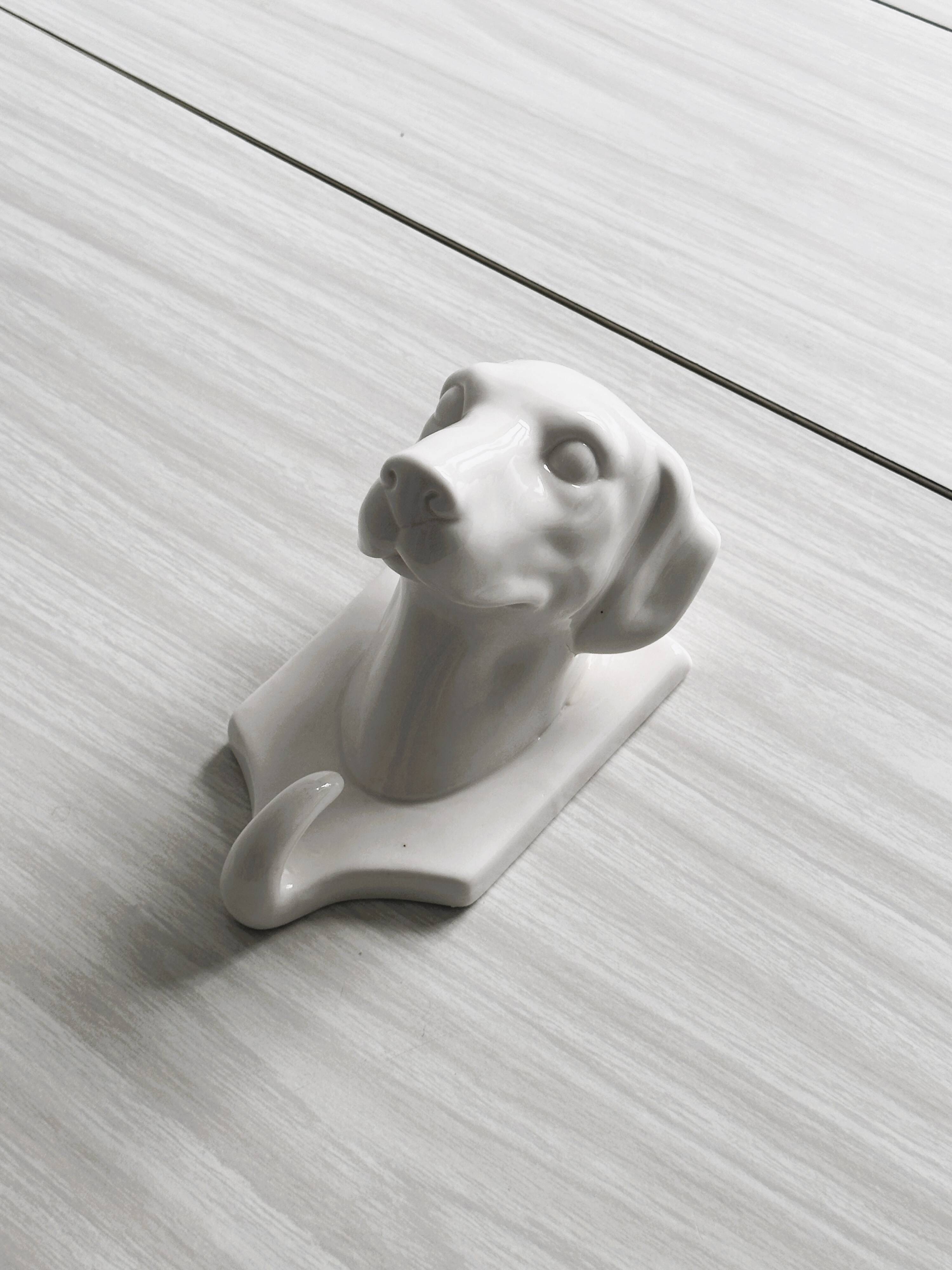 Patère en porcelaine chien.