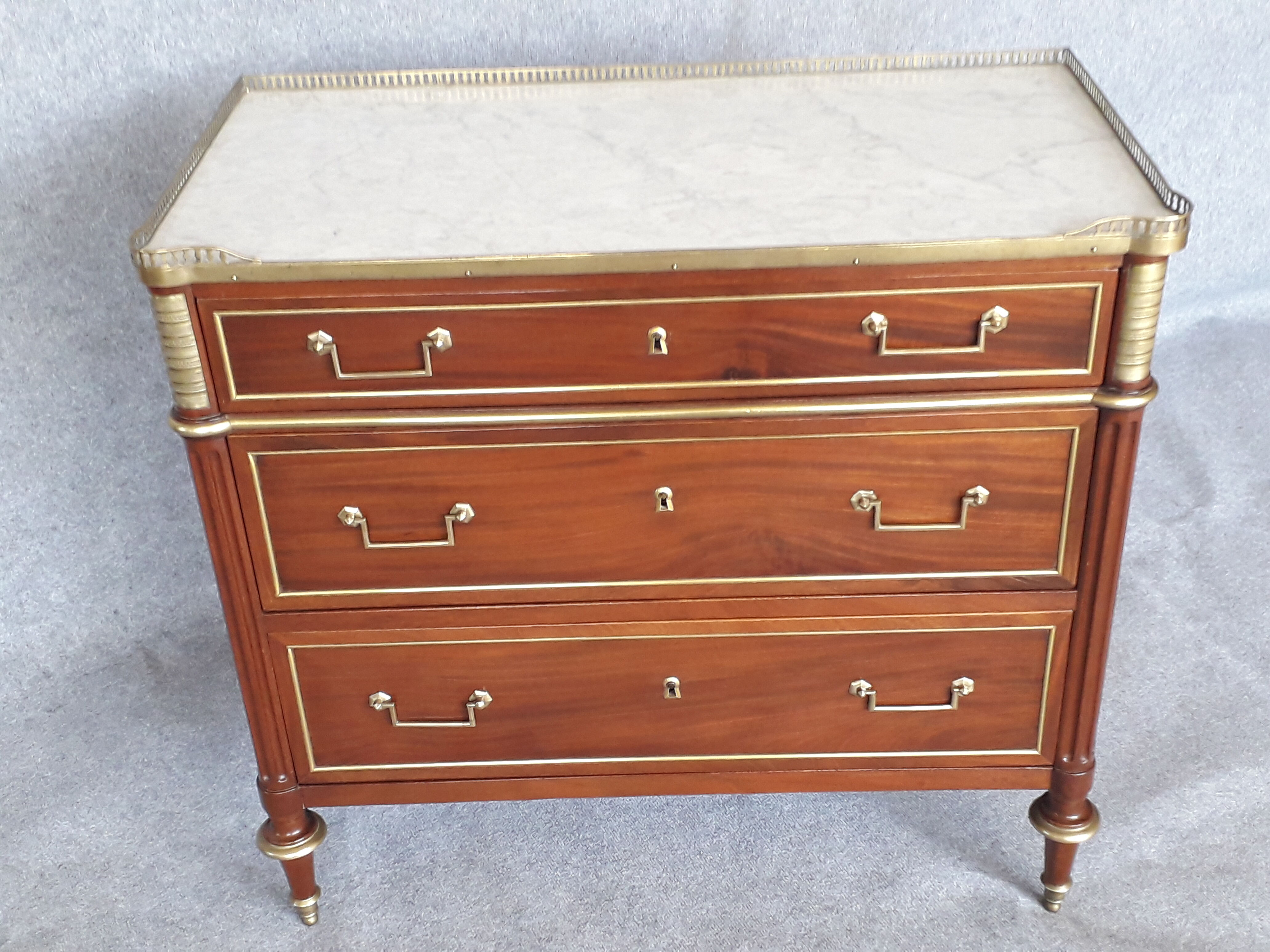 Commode d'époque Louis XVI en acajou
