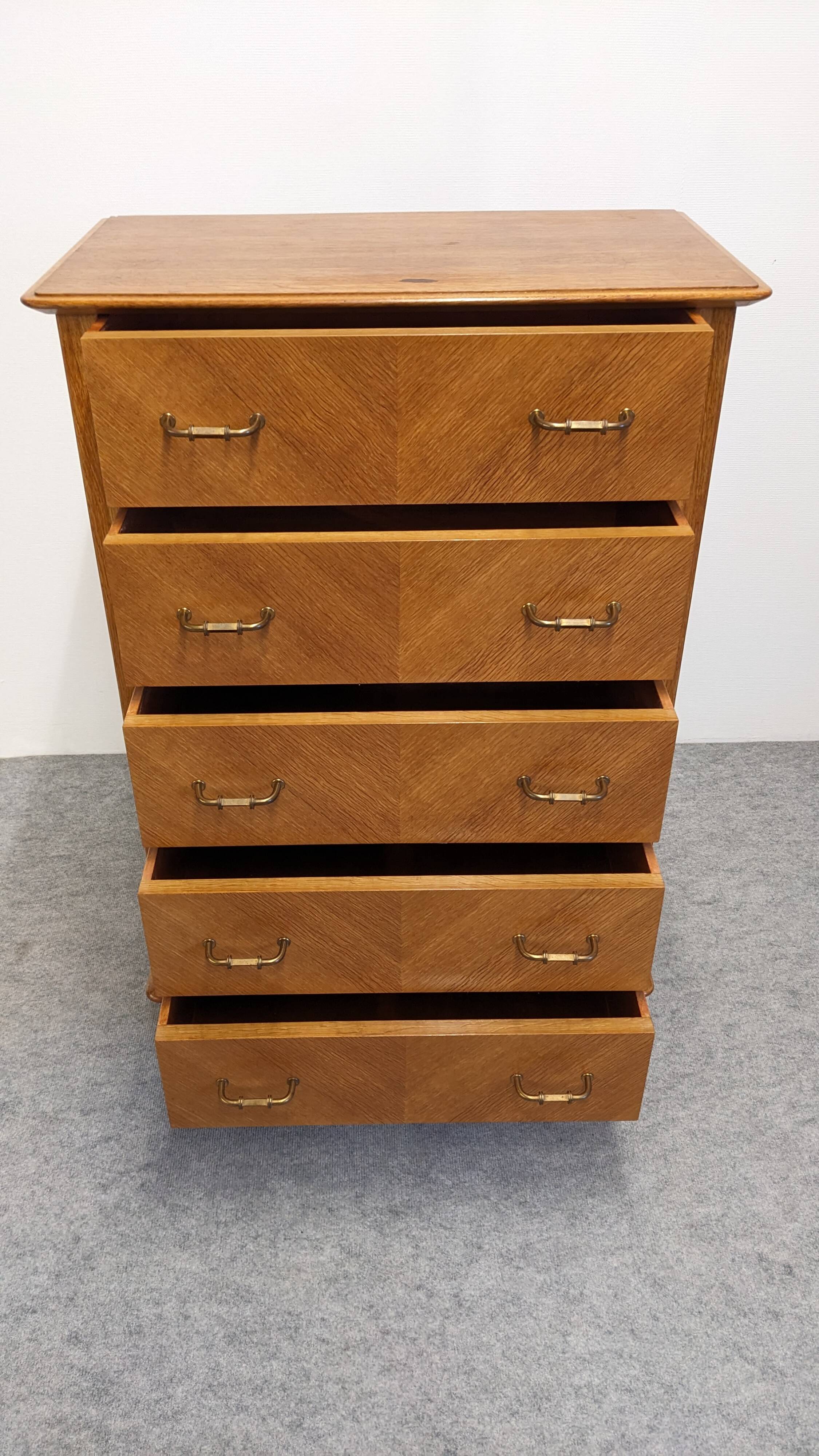 Commode, chiffonnier 5 tiroirs en chêne blond, France vers 1950