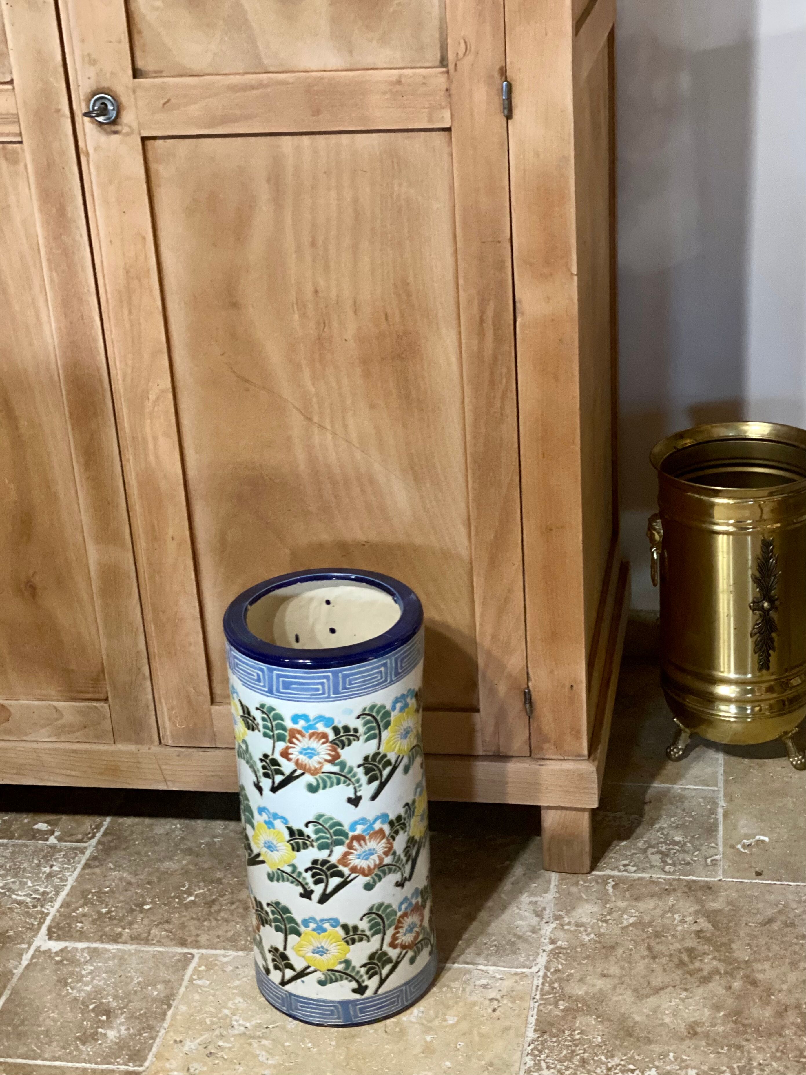 Enamelled ceramic umbrella stand