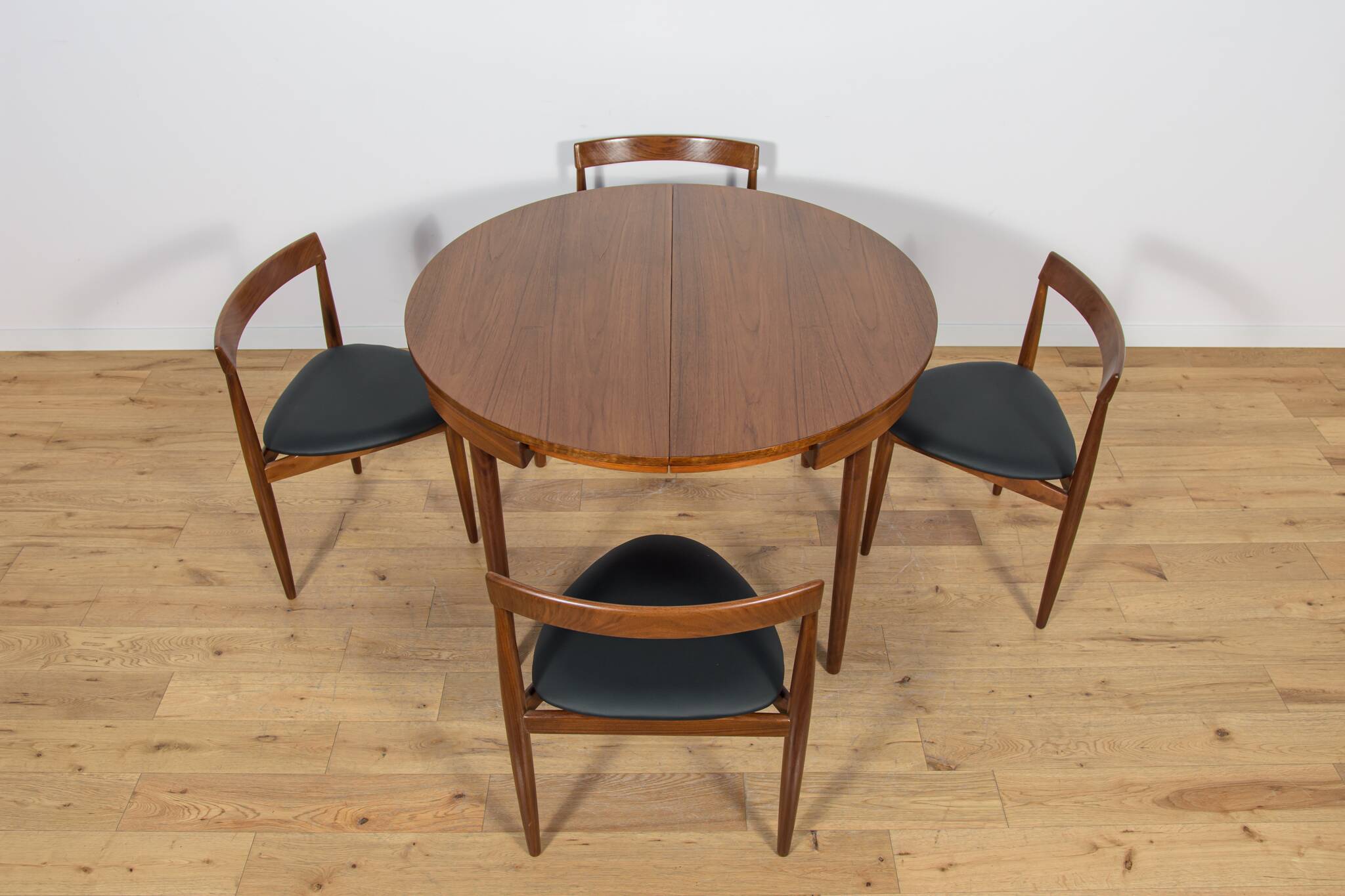 Mid-Century Teak Dining Table and Chairs Set by Hans Olsen for Frem Røjle.