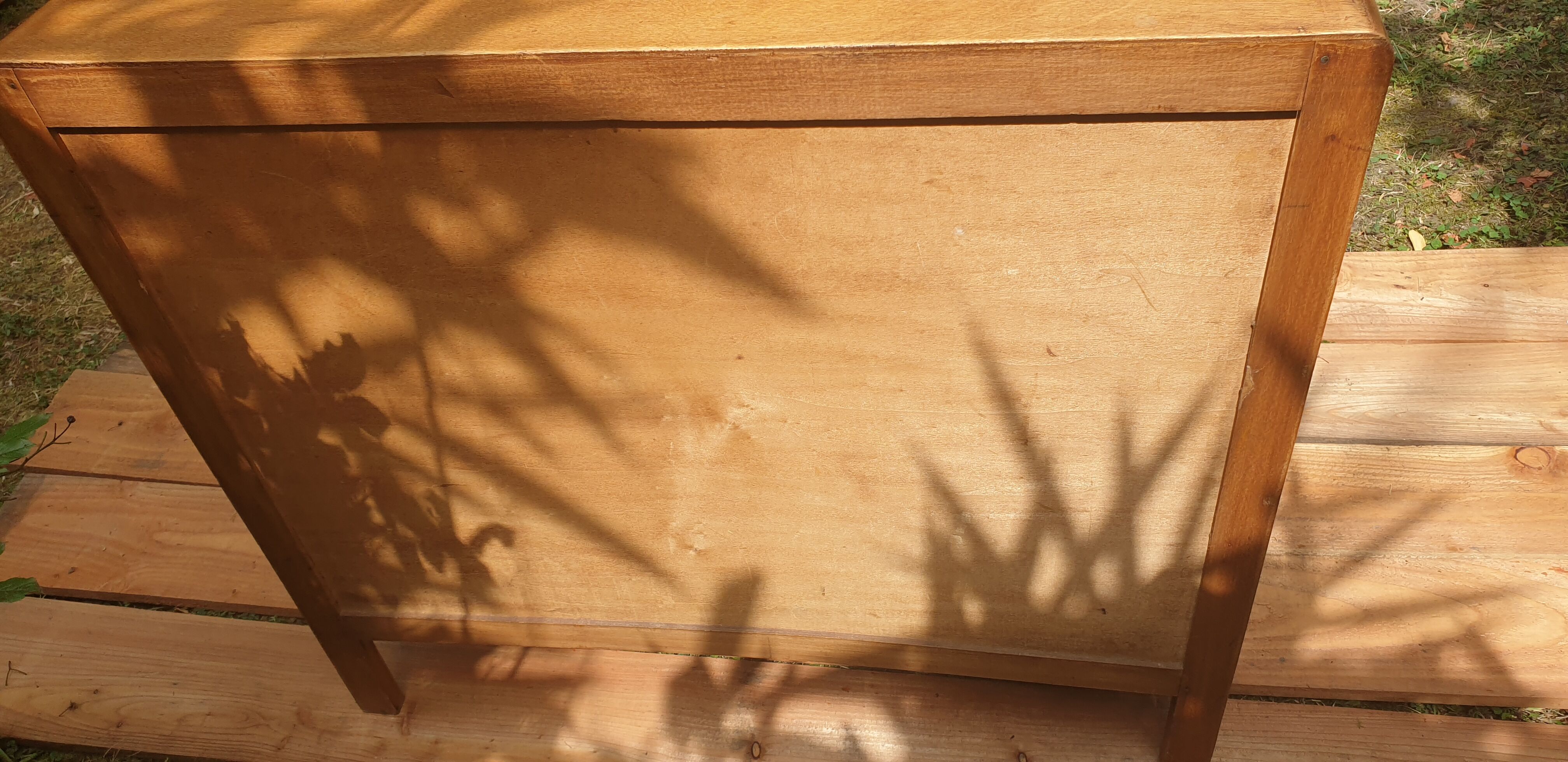 Dresser compass feet