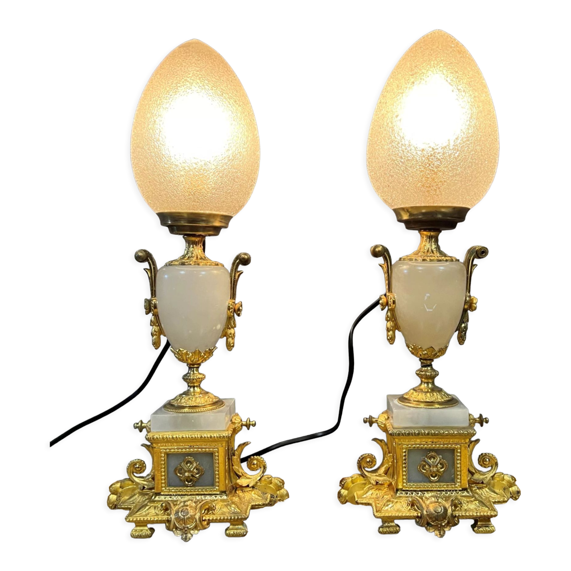 Superb pair of lamps from the Napoleon III era in albatre and gilded bronze circa 1880