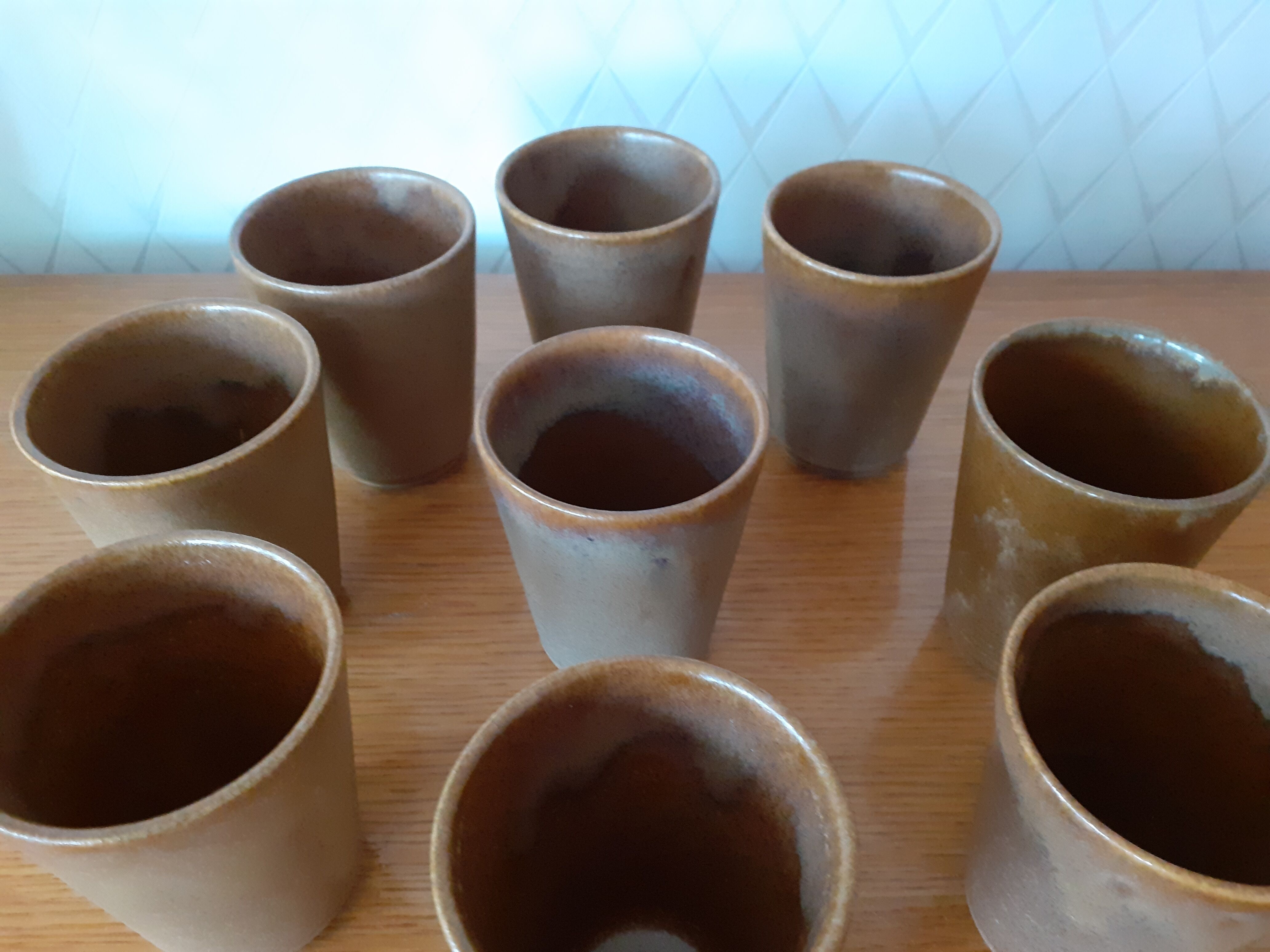 Lot de 9 gobelets en grès Digoin vintage