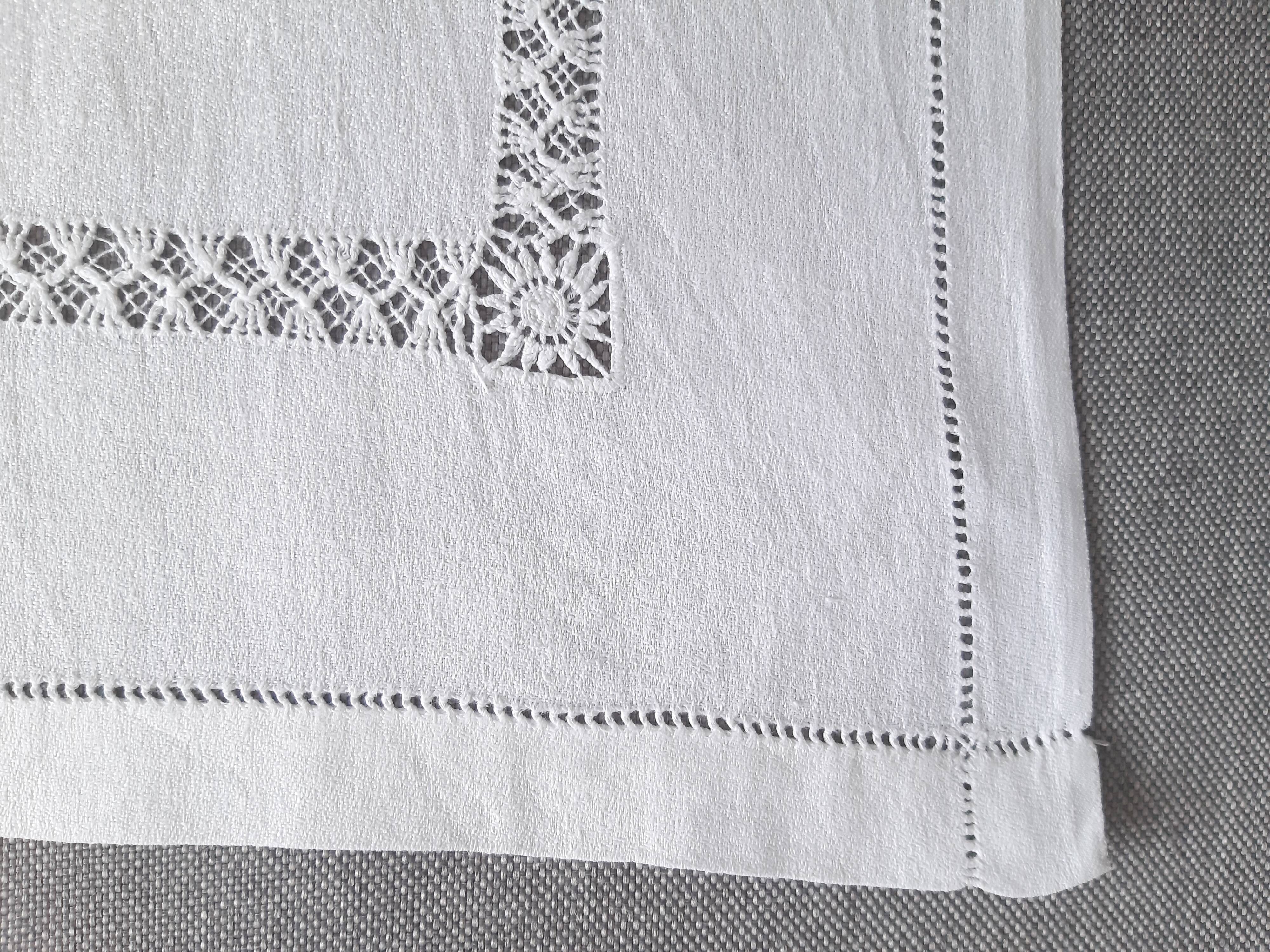 Embroidered tablecloth BC