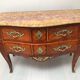 Commode de style Louis XV en placage d'acajou et bois de rose XX siècle