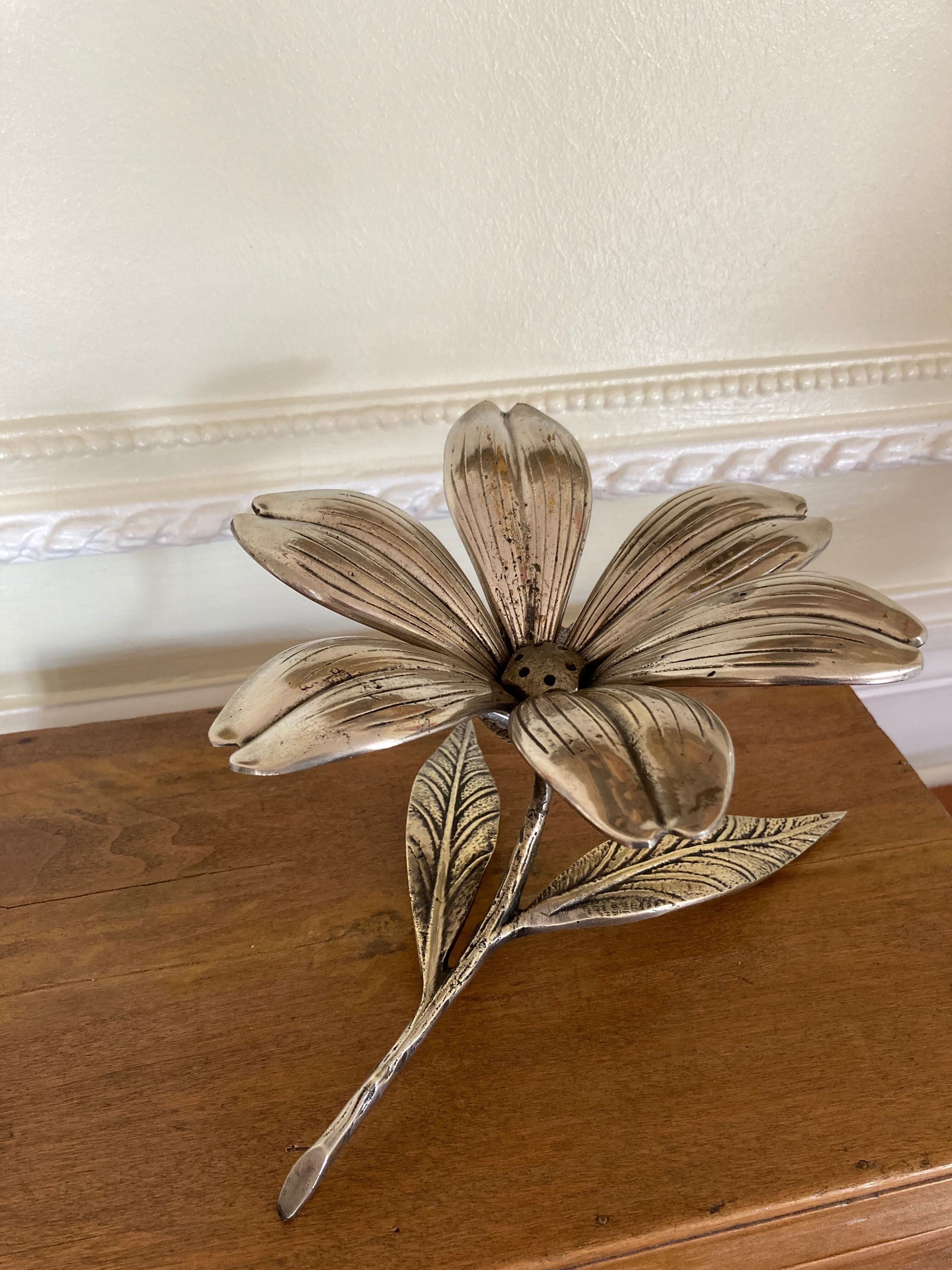 Metal flower ashtray 70s