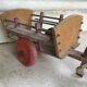 Cheval avec chariot ancien en bois