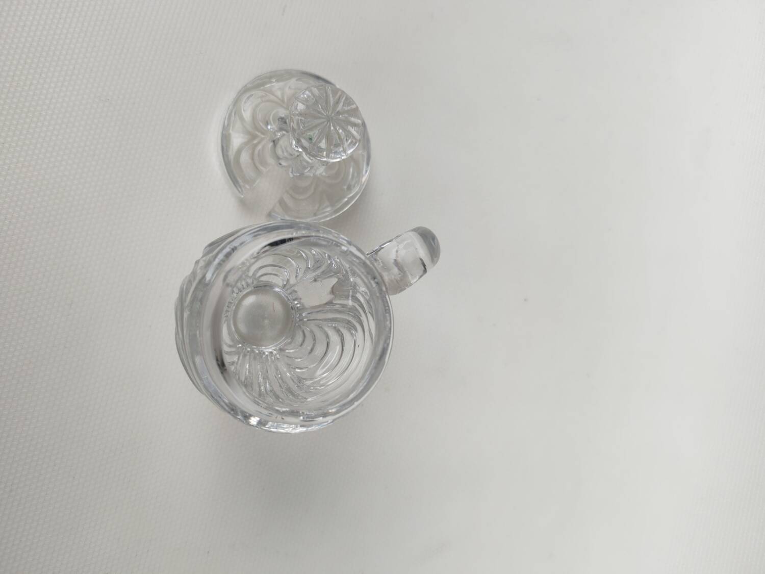Moulded crystal mustard pot, first part of the 20th century.