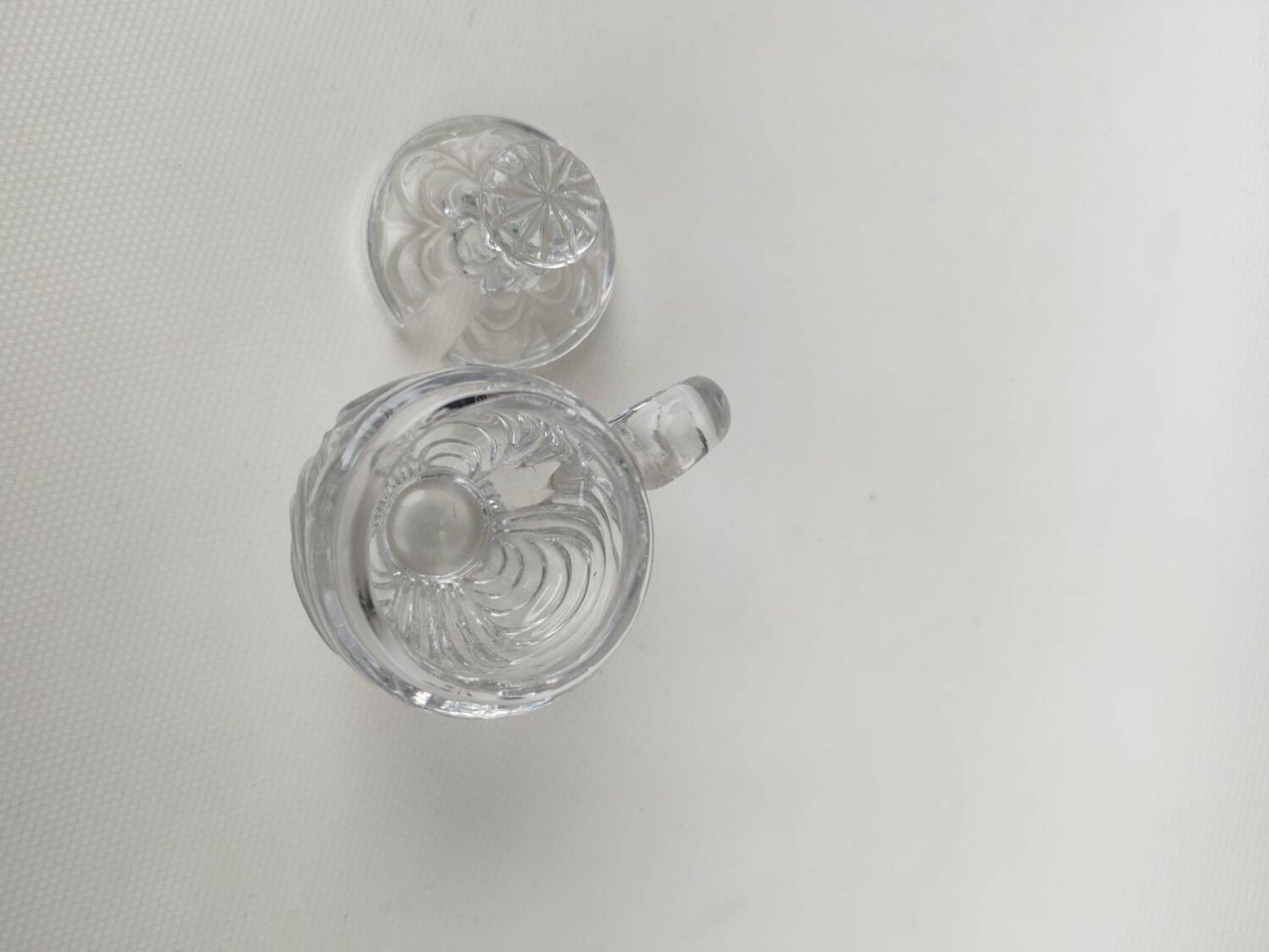 Moulded crystal mustard pot, first part of the 20th century.
