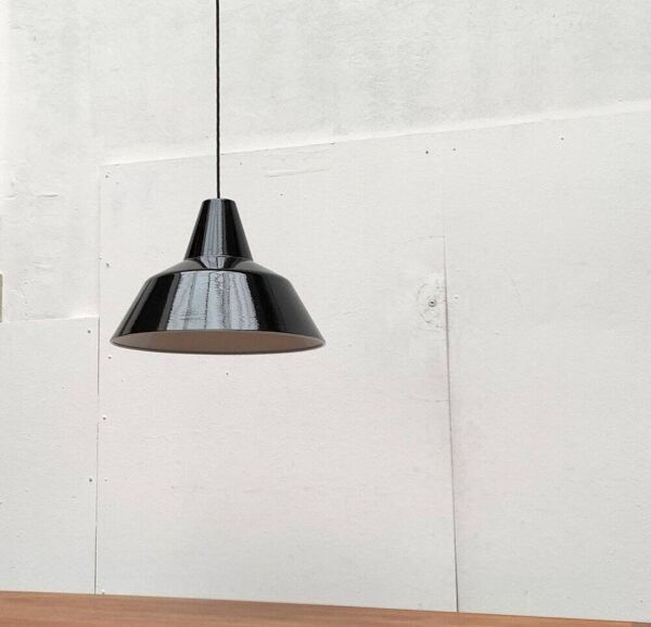 Suspension danoise Mid-Century en émail pour Louis Poulsen, années 1960