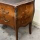 Commode galbée et marquetée style Louis XV