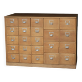 Furniture of trade: dresser of apothecary.