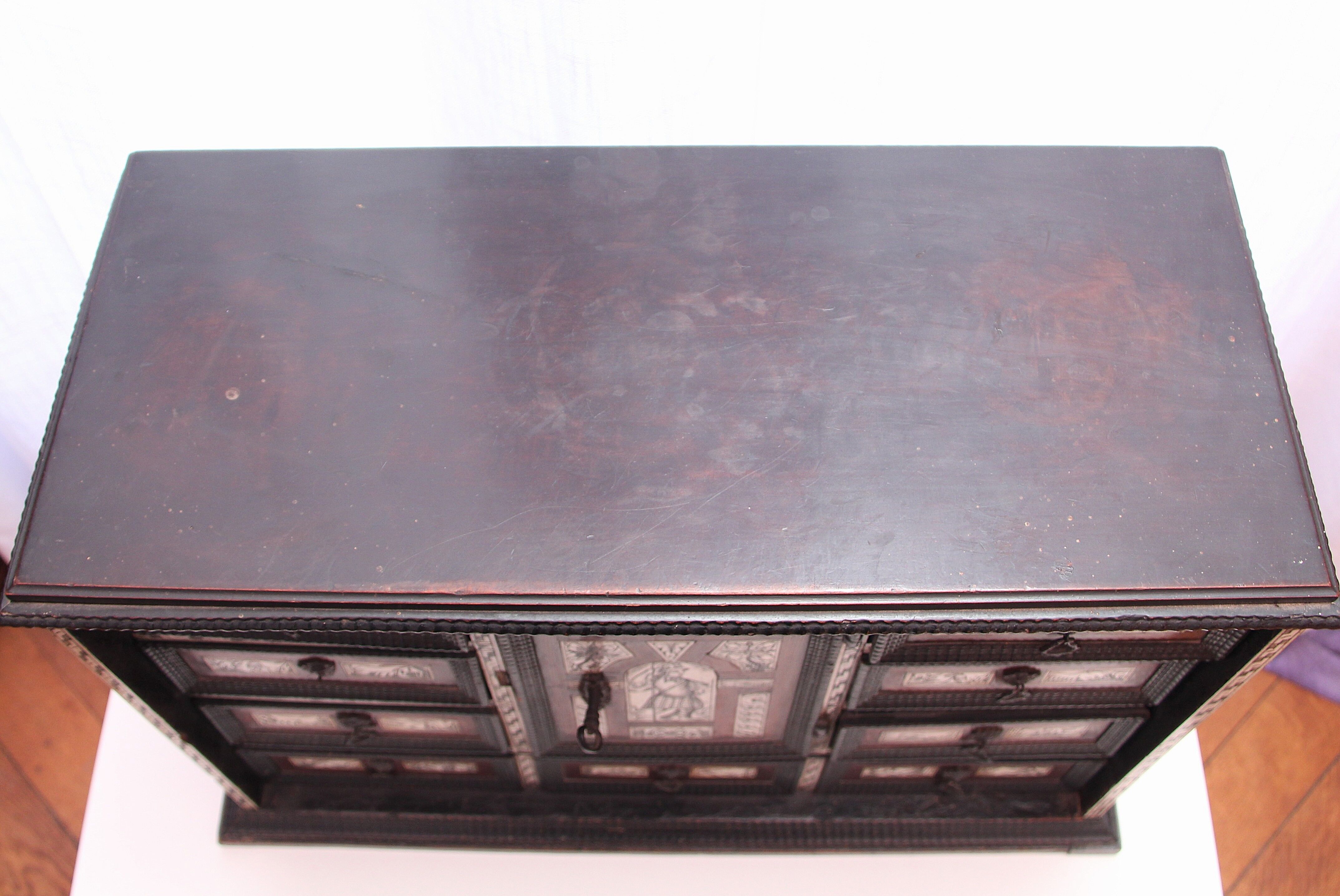 Cabinet Flamand du XVII ème siècle