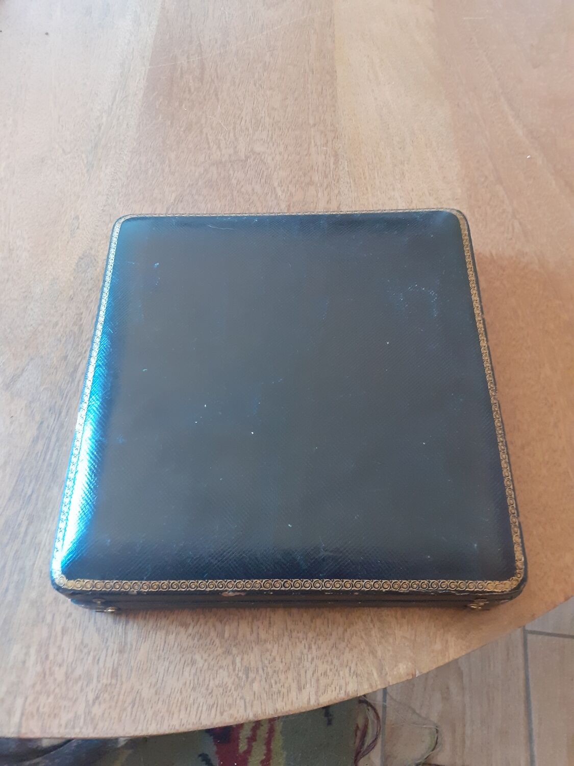 Pearly fruit knives and vermeil