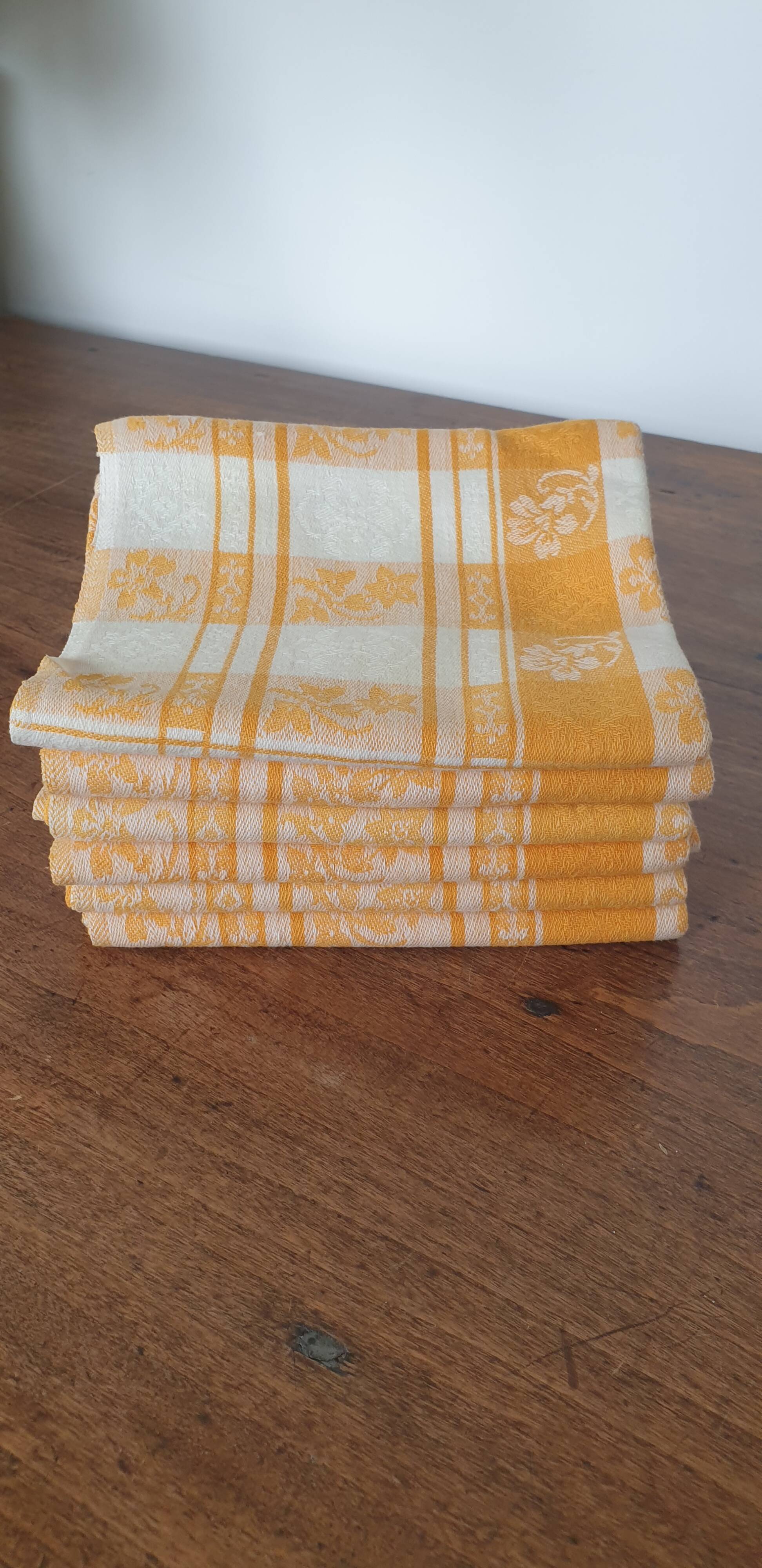 6 serviettes de table anciennes en coton damasse