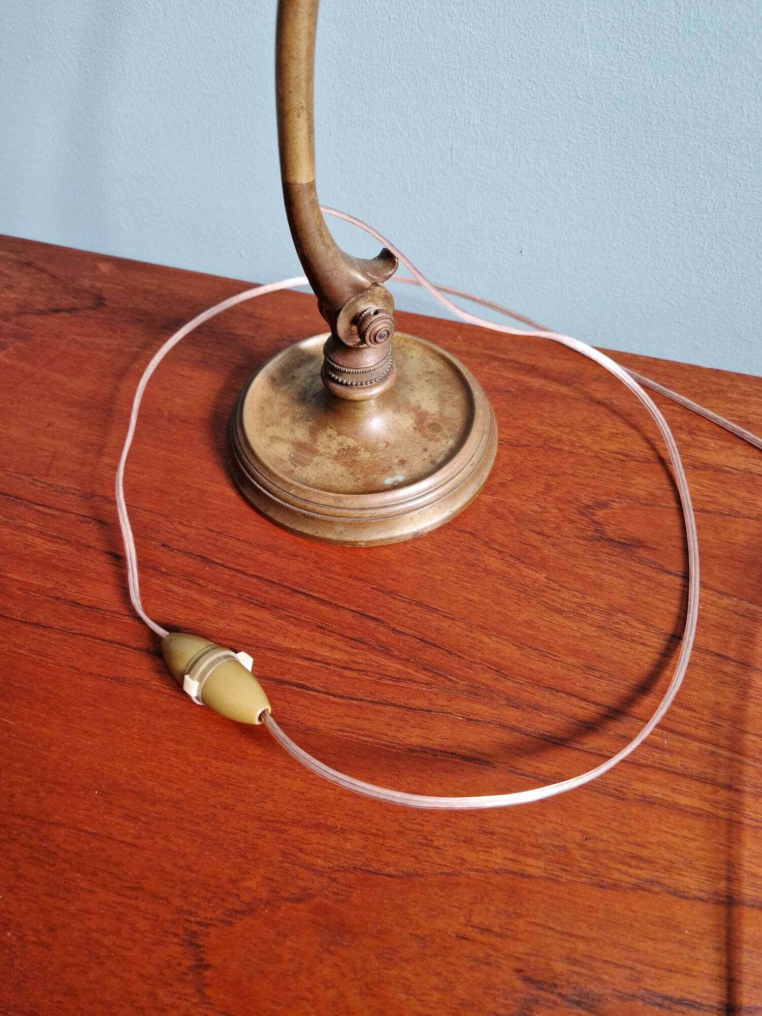 Lampe de bureau art déco en bronze et tulipe signée Schneider, années 1920