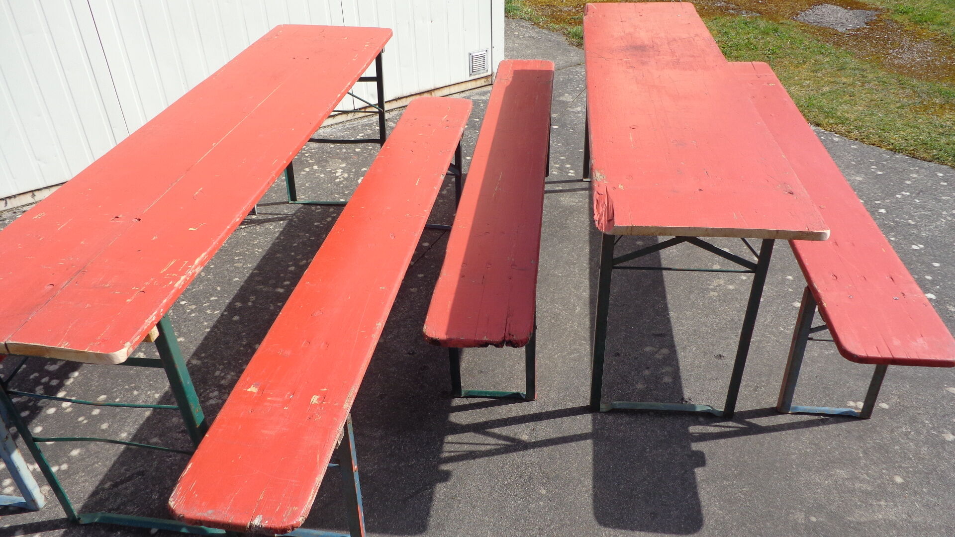 2 placemats and brewery benches