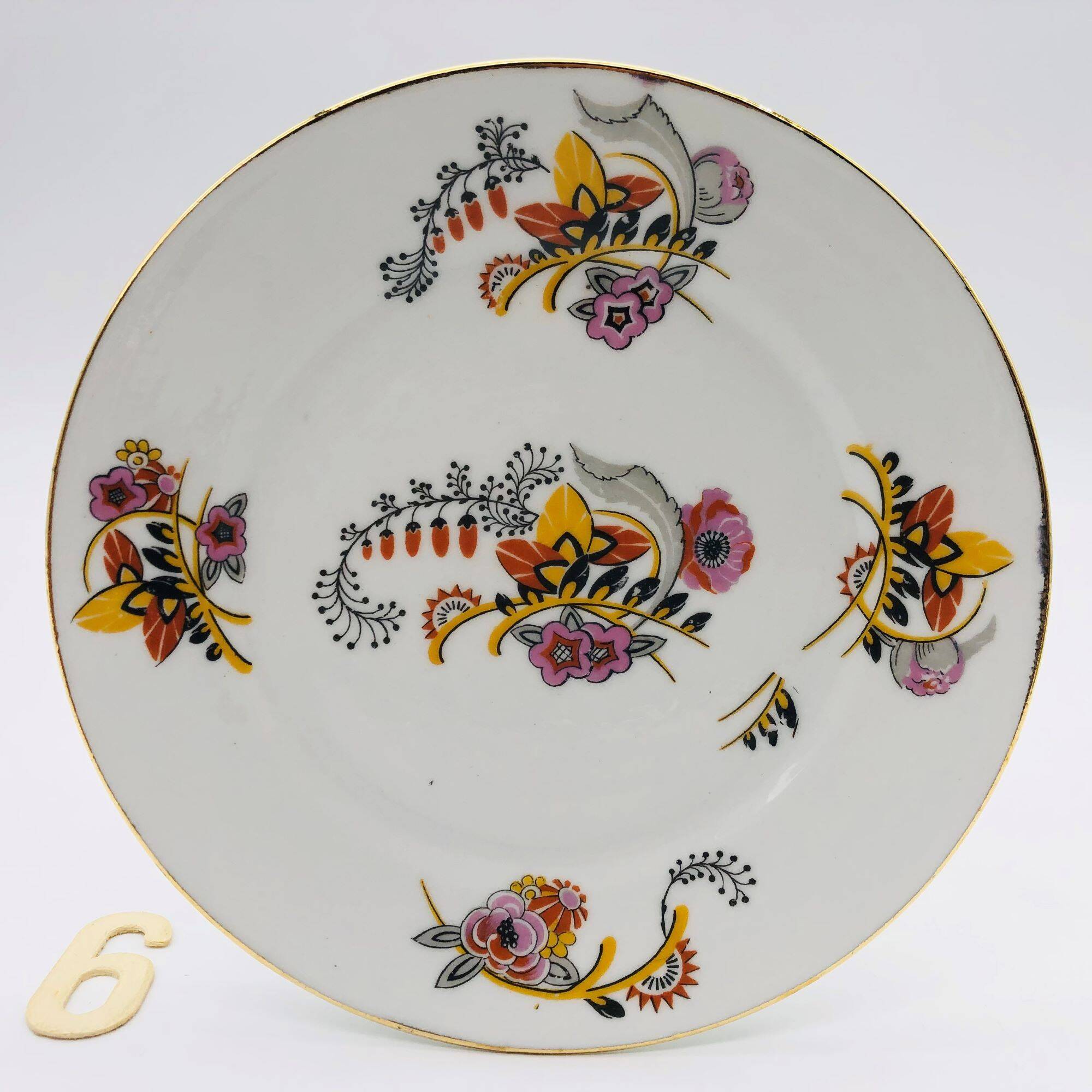6 Dessert plates and a serving dish, M-Fres.