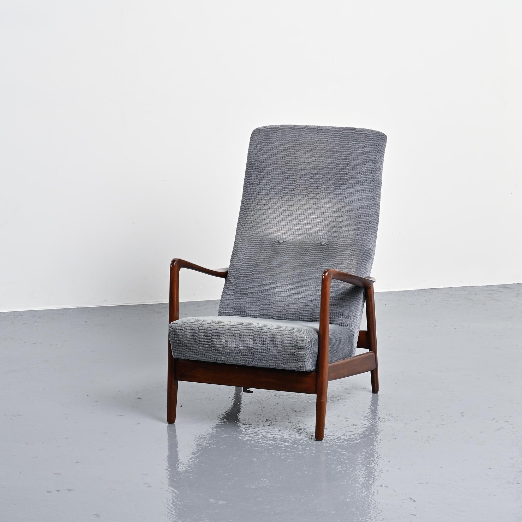 Lounge chair model 829 and ottoman by Gio Ponti for Cassina