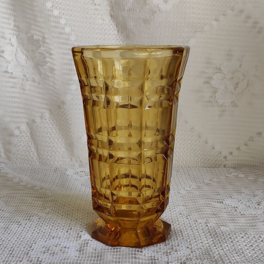 Art Deco vase honey