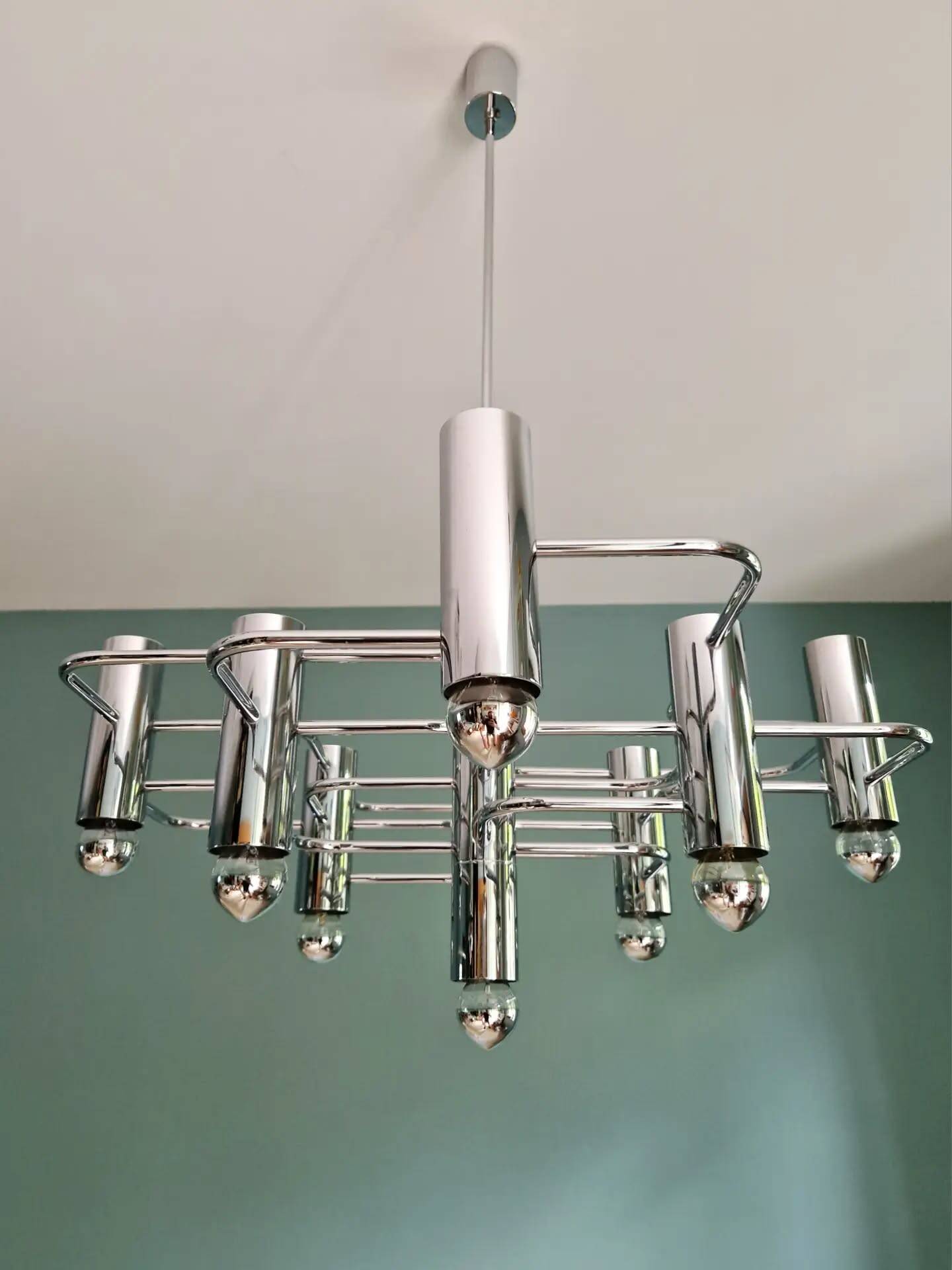 Large geometric chandelier in chrome metal, design by G. Sciolari, 1970.