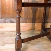 Folding round table in 18th century oak wood
