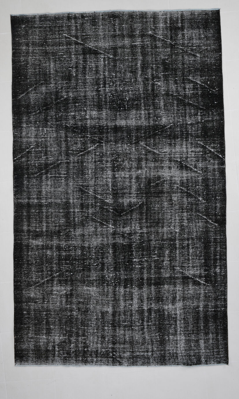 Handknotted wool rug, 284x172cm
