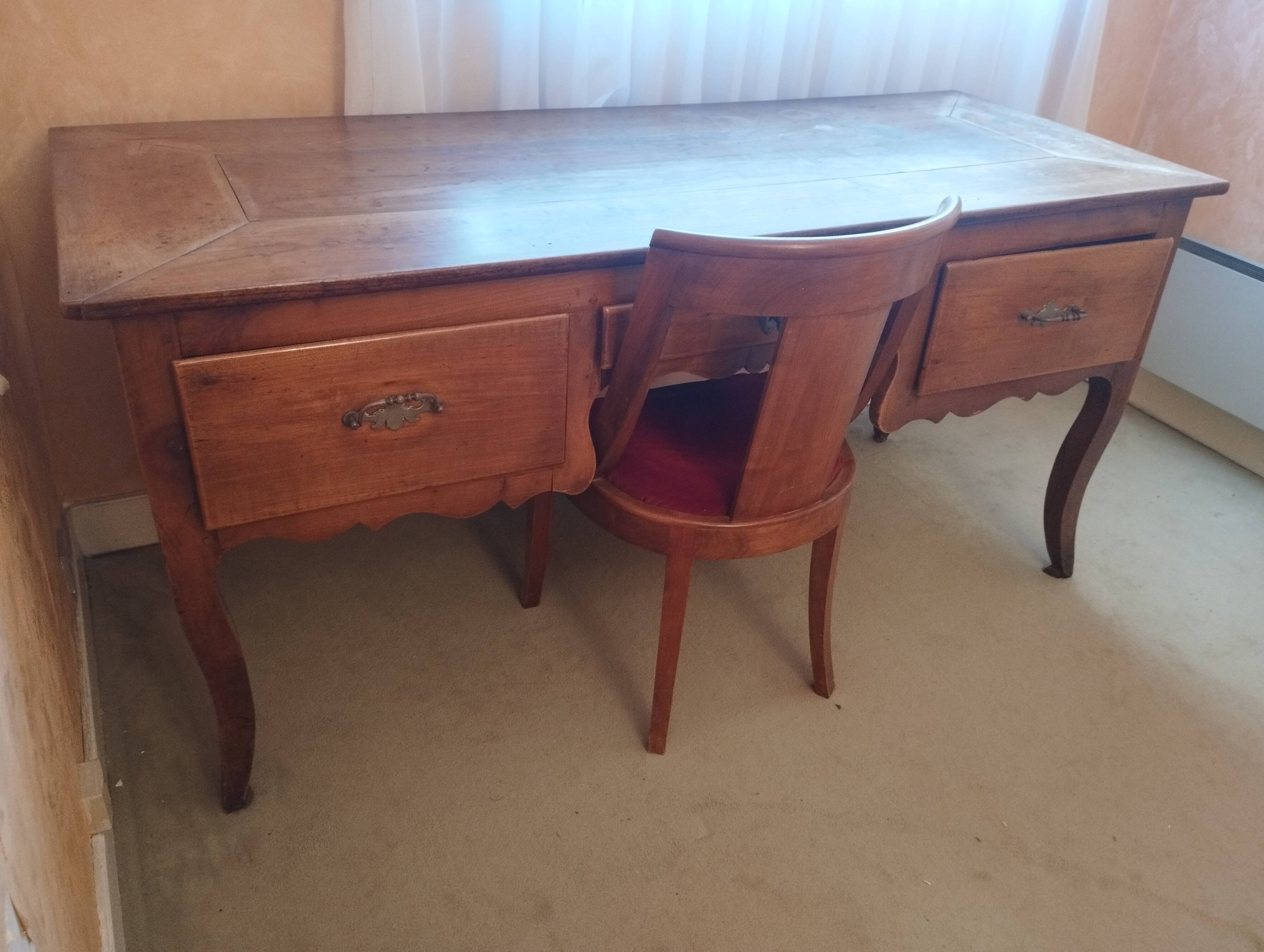 Large Louis XV mid-century desk in solid walnut.