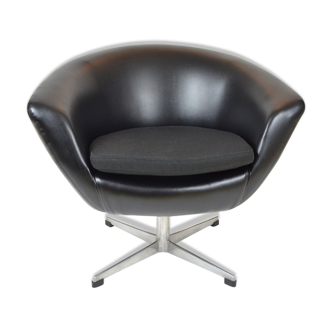 Swivel armchair