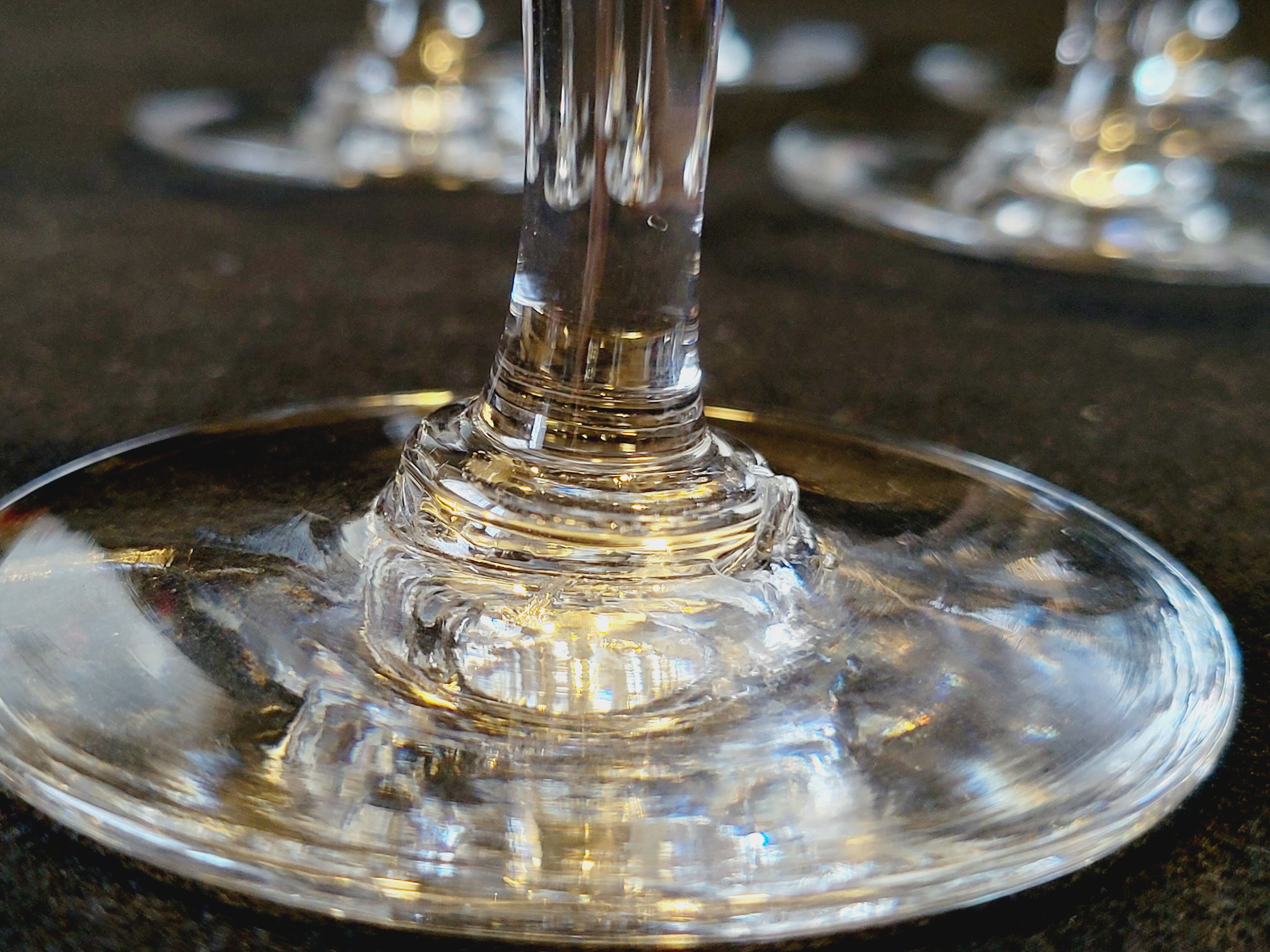 8 old champagne glasses in crystal engraved 1910