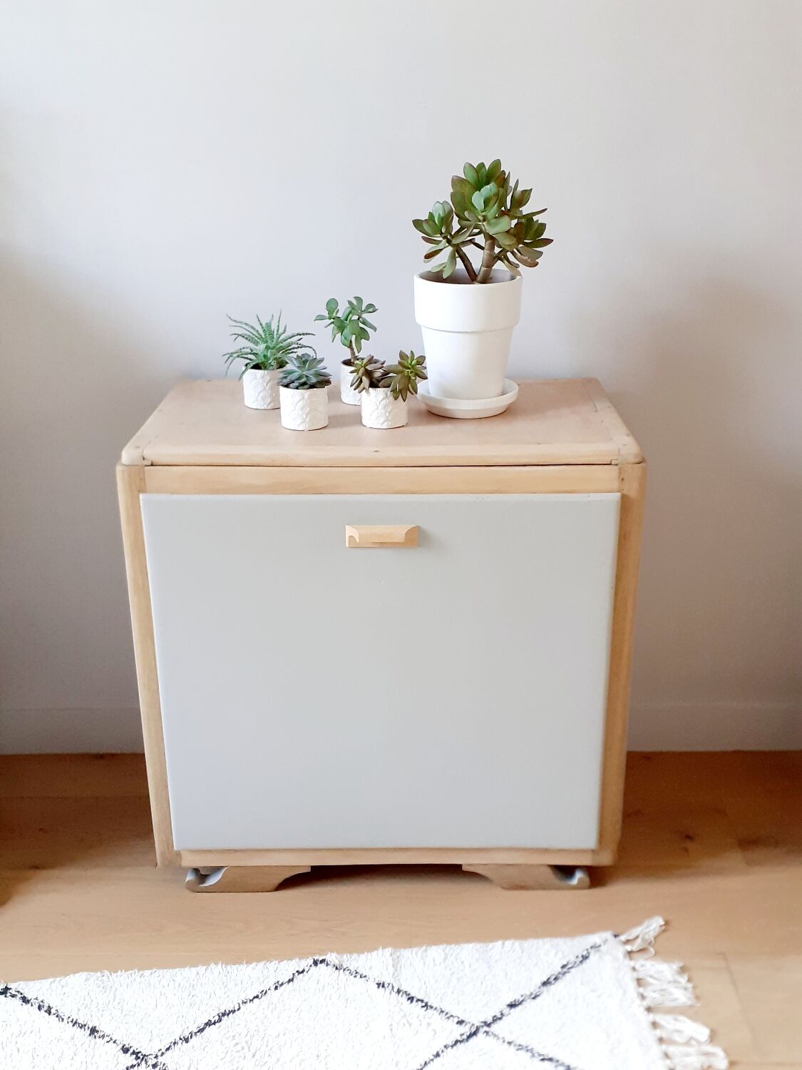 Mustache foot storage