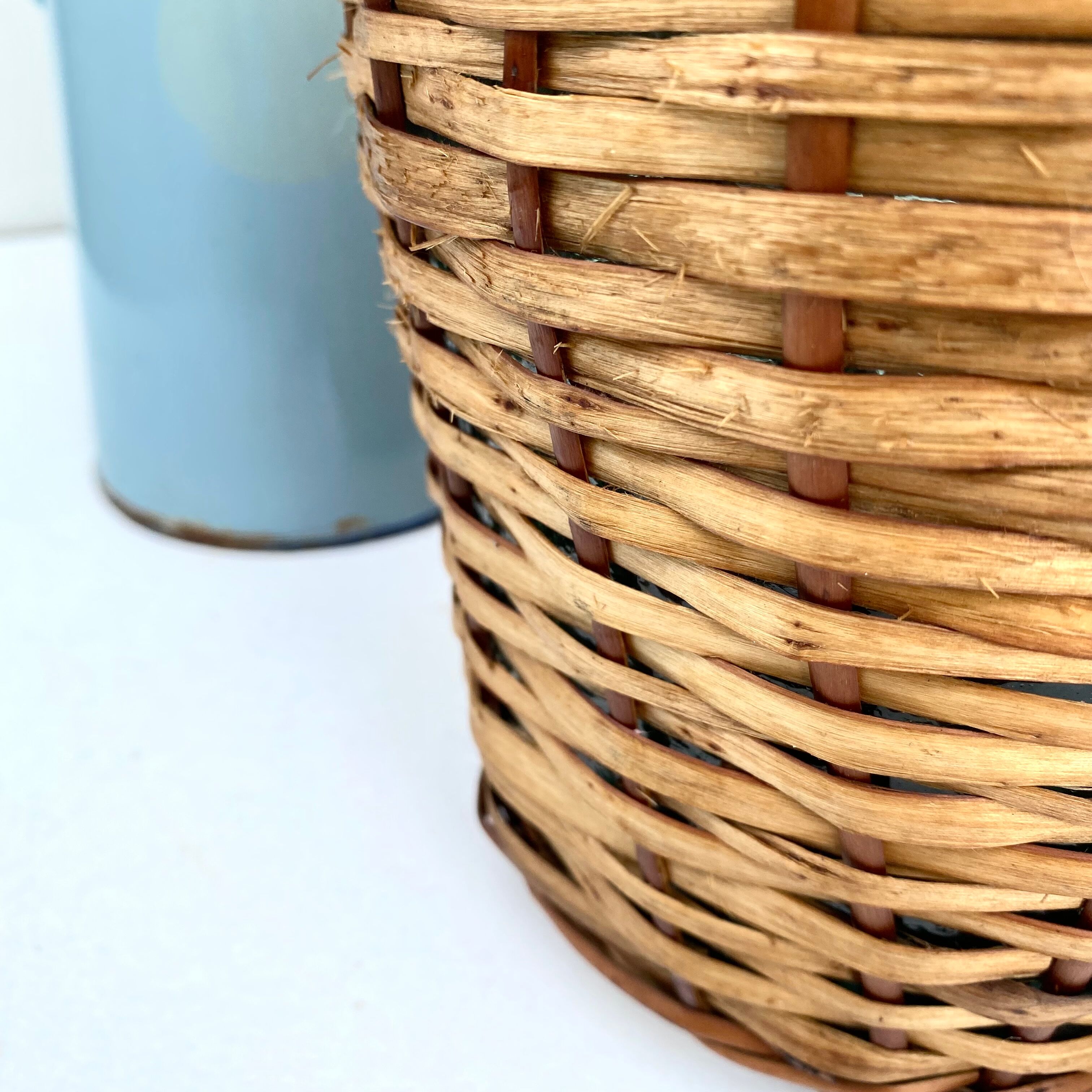 Demijohn with wicker