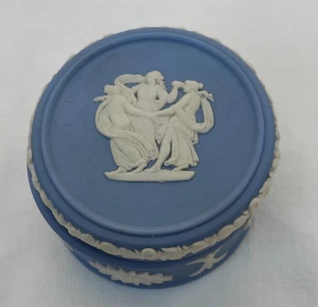 Collection - Set of 4 Decorative Pieces in Wedgwood Jasper