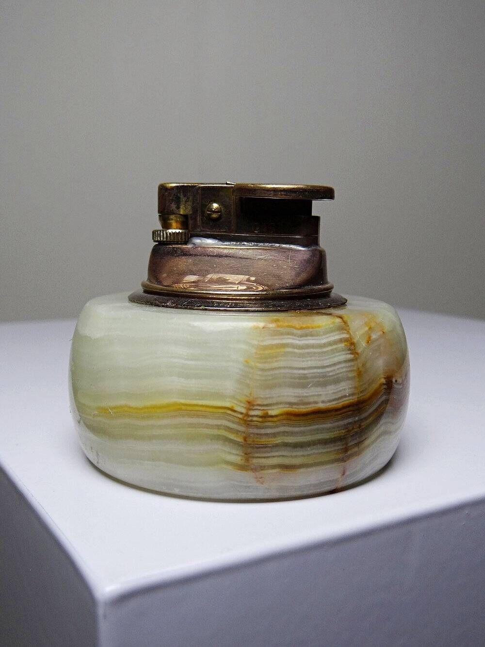 Small vintage copper and onyx table lighter, gold-plated metal and copper, 1960s-1970s